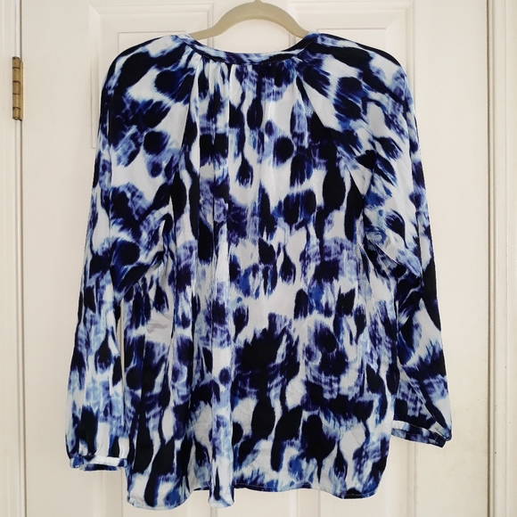 Apt. 9 Watercolor Print Petite XL V-Neck Top - Picture 2 of 3